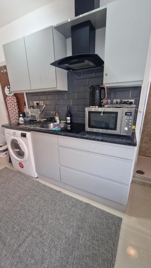 Small Cozy Studio Zone 1 London Luaran gambar