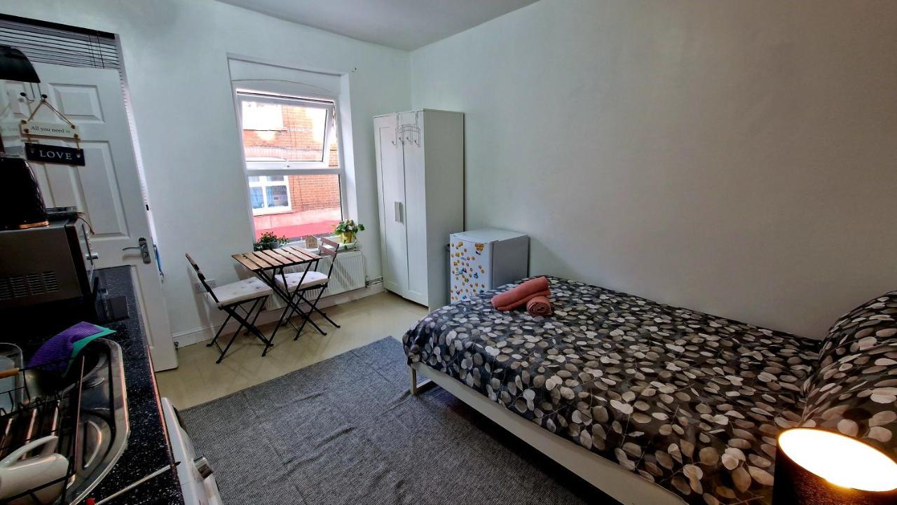 Small Cozy Studio Zone 1 London Luaran gambar